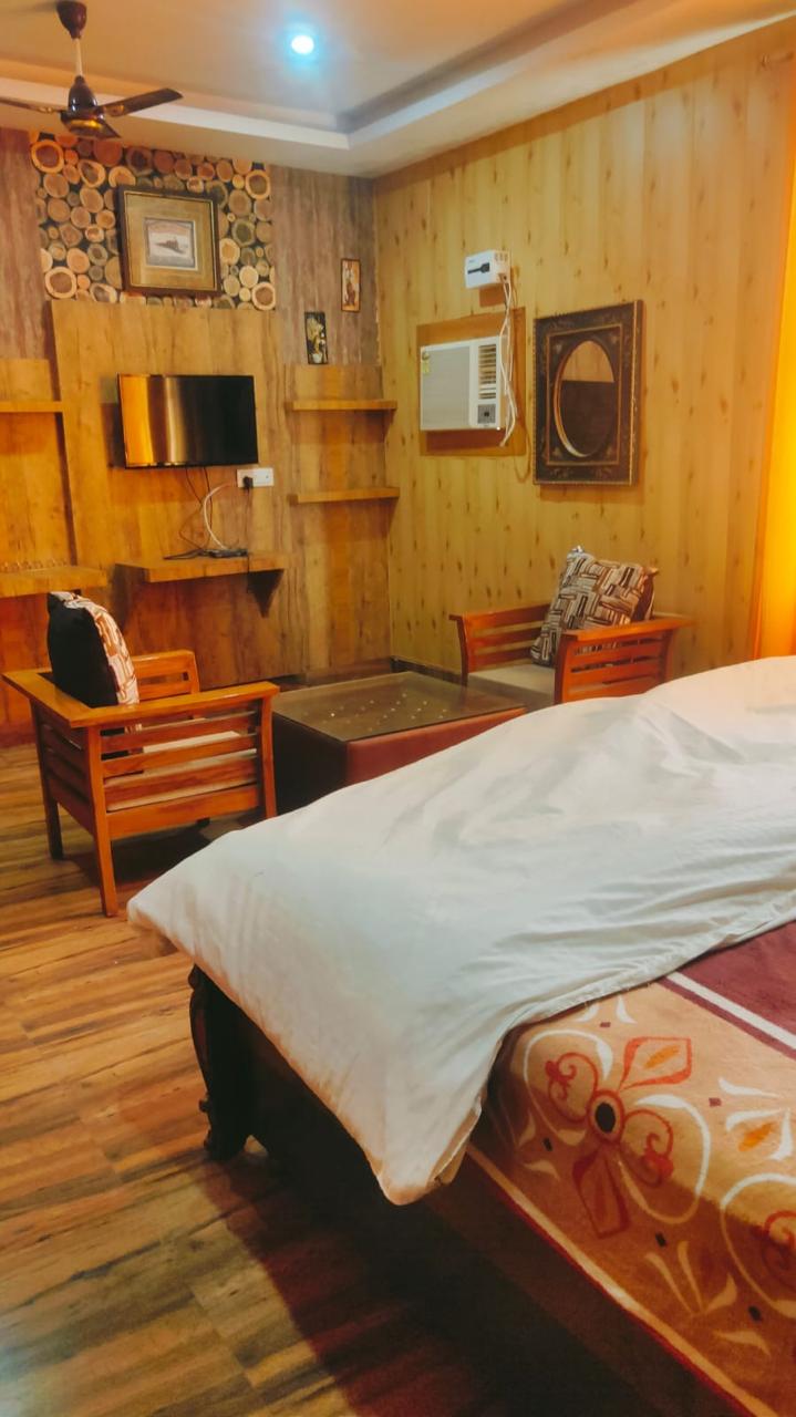 Deluxe AC Room